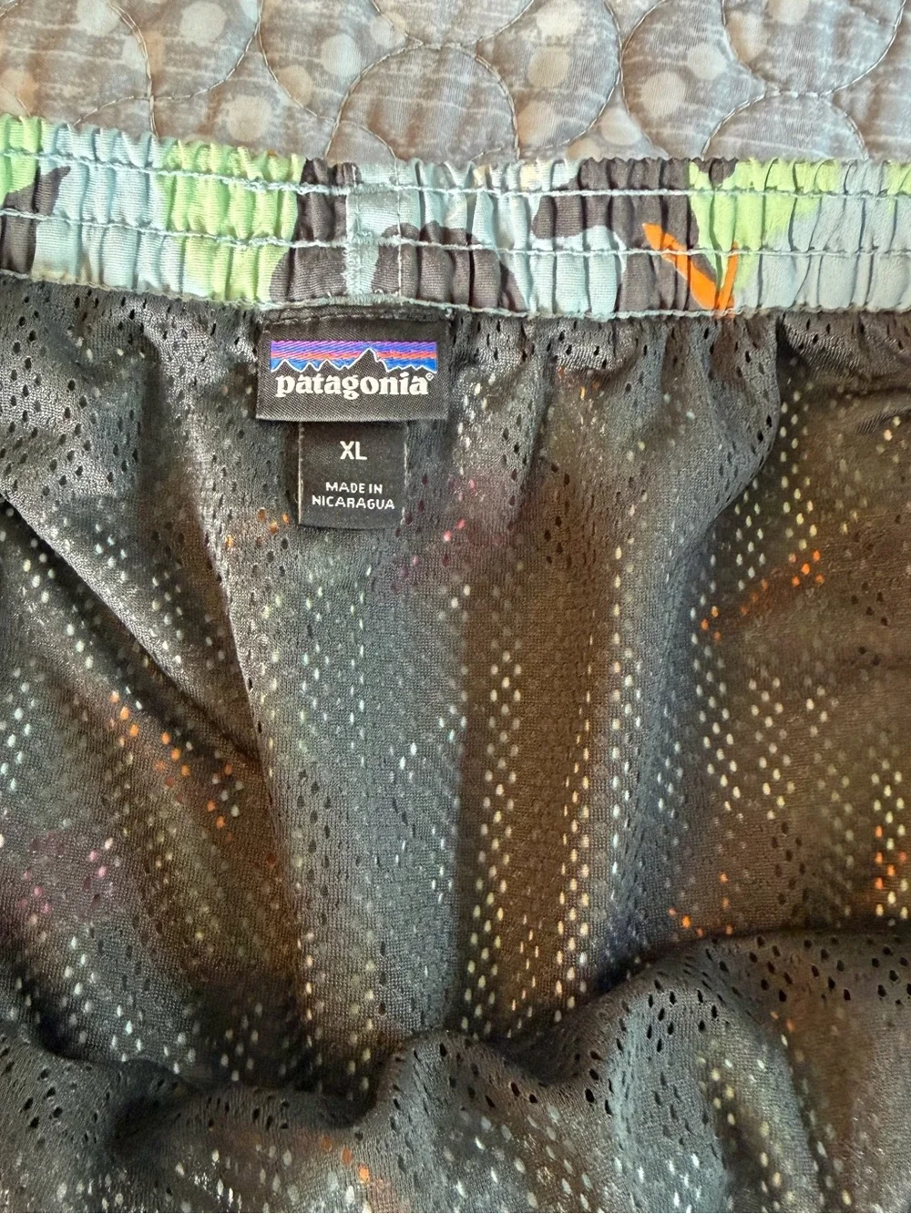 Patagonia Mint Green Tropical Bird Print Men’s Swim Trunks. Size XL.